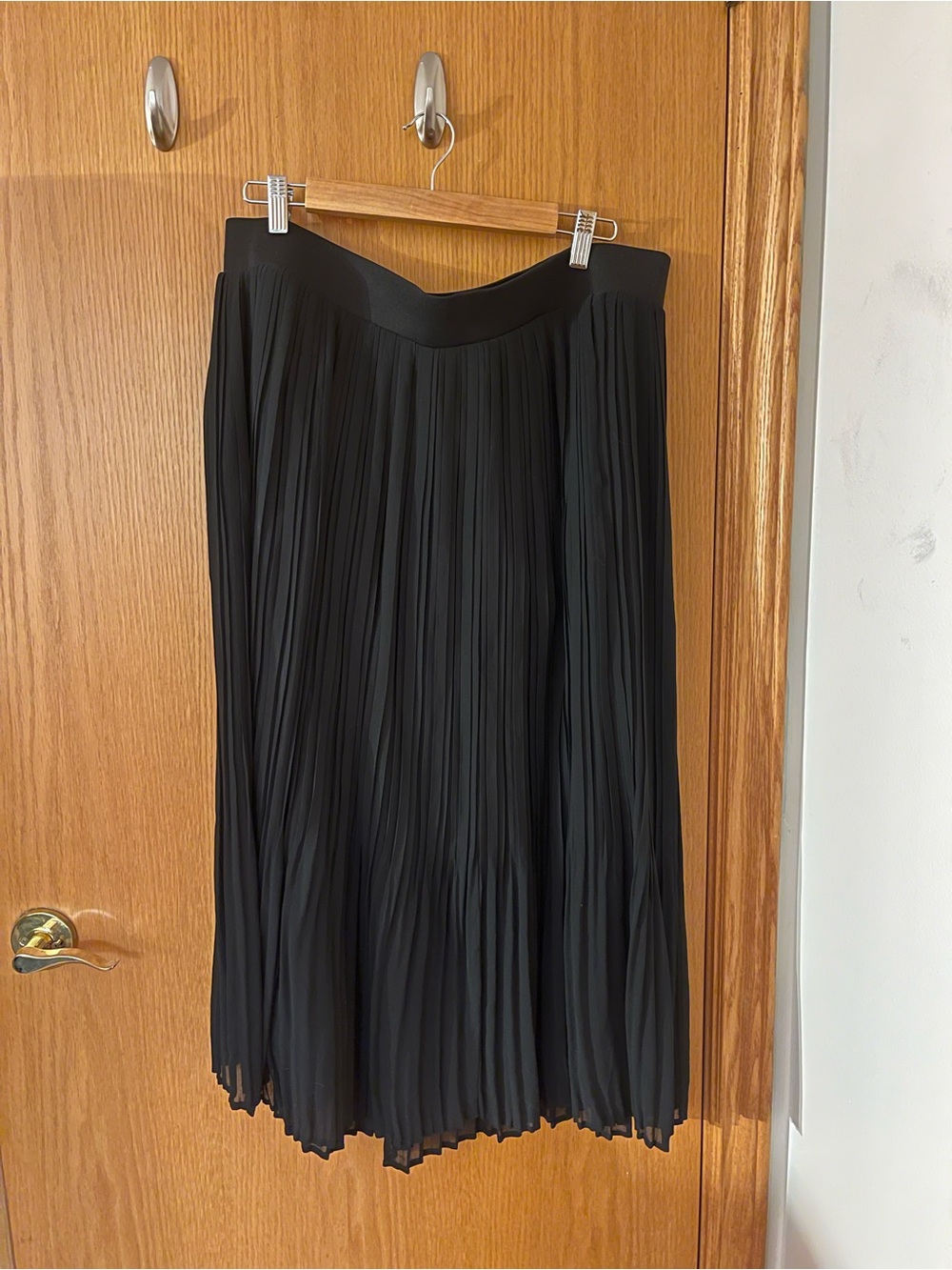 Torrid 2X Black Pleated Chiffon Midi Skirt - Womens
